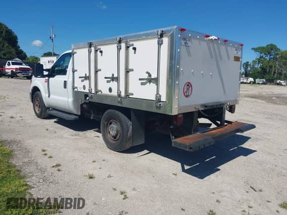 2011 Ford F-250 XL z VIN 1FDBF2A68BEB57606, wystawiony jako IAAI lot #43437311 z przebiegiem 197 116 mil mil oraz . Historia ofert i sprzedaży dostępna na DreamBid. Obrazek 3.