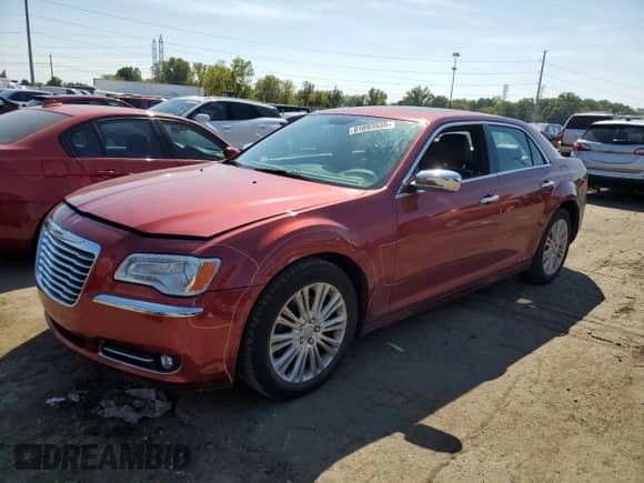 2013 Chrysler 300 C с VIN 2C3CCAKG0DH708470, выставлен на аукционе Copart как лот 81093935 с пробегом 95 141 миль миль и Чистый • Clean title. История ставок и продаж доступна на DreamBid. Изображение 1.