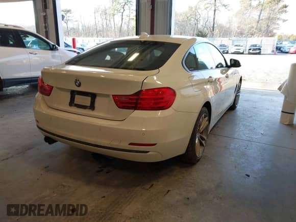 2015 BMW 4 Series 428i xDrive z VIN WBA4A7C55FD414498, wystawiony jako IAAI lot #41366553 z przebiegiem 117 130 mil mil oraz . Historia ofert i sprzedaży dostępna na DreamBid. Obrazek 4.