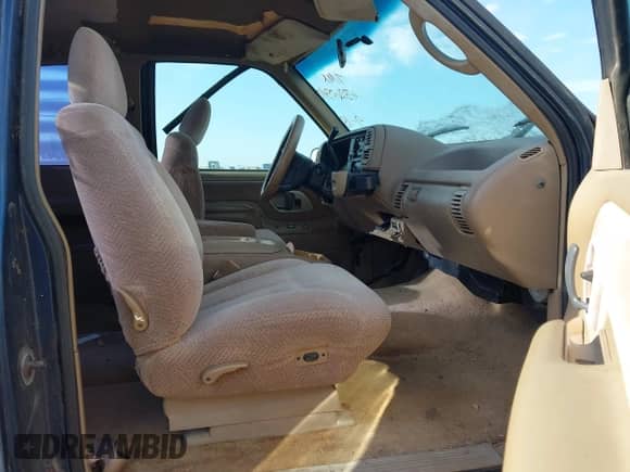1995 GMC Sierra 1500 с VIN 2GTEC19K7S1566526, выставлен на аукционе IAAI как лот 43260340 с пробегом 250 973 миль миль и . История ставок и продаж доступна на DreamBid. Изображение 5.
