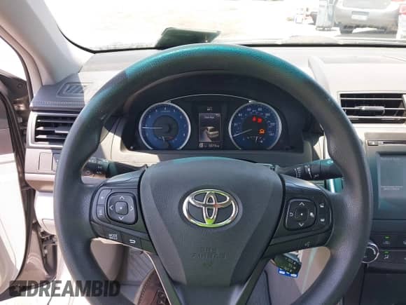 2017 Toyota Camry XLE z VIN 4T1BF1FK6HU369645, wystawiony jako IAAI lot #42371611 z przebiegiem 65 716 mil mil oraz . Historia ofert i sprzedaży dostępna na DreamBid. Obrazek 7.