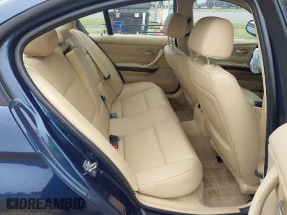 2011 BMW 3 Series 328i xDrive z VIN WBAPK7C50BA820761, wystawiony jako IAAI lot #43340765 z przebiegiem 169 465 mil mil oraz . Historia ofert i sprzedaży dostępna na DreamBid. Obrazek 8.