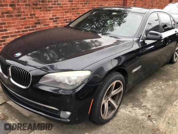 2012 BMW 7 Series 750Li xDrive with VIN WBAKC8C58CC435970, listed as a Copart auction lot 81292414 with 129,273 mi miles and Clean title. Bid and sale history available at DreamBid. Image 2.