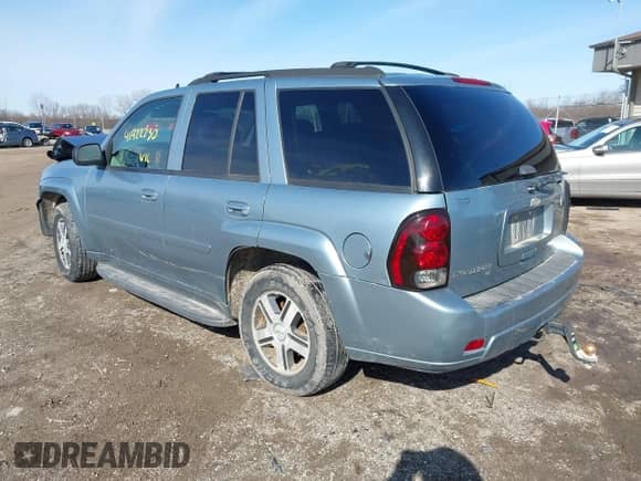 2006 Chevrolet TrailBlazer LT z VIN 1GNDT13S462316677, wystawiony jako IAAI lot #41922730 z przebiegiem 153 626 mil mil oraz . Historia ofert i sprzedaży dostępna na DreamBid. Obrazek 3.