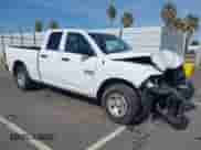 2018 Ram 1500 Tradesman z VIN 1C6RR6FG9JS261922, wystawiony jako IAAI lot #41860338 z przebiegiem 41 016 mil mil oraz . Historia ofert i sprzedaży dostępna na DreamBid. Obrazek 1.