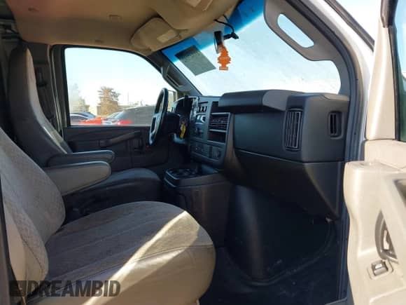 2016 Chevrolet Express Cargo with VIN 1GCWGBFF7G1141391, listed as a IAAI auction lot 43347192 with 440,458 mi miles and . Bid and sale history available at DreamBid. Image 5.
