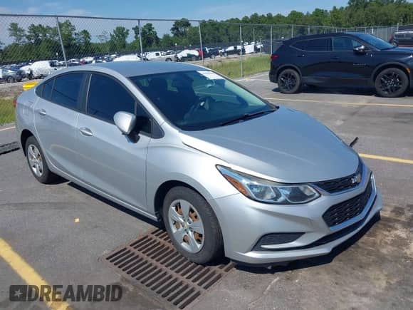 2018 Chevrolet Cruze LS z VIN 1G1BC5SM0J7238462, wystawiony jako IAAI lot #43068466 z przebiegiem 116 674 mil mil oraz . Historia ofert i sprzedaży dostępna na DreamBid. Obrazek 1.