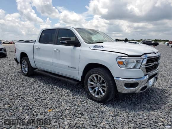 2021 Ram 1500 Big Horn z VIN 1C6RREFT8MN743548, wystawiony jako Copart lot #60967705 z przebiegiem 59 023 mil mil oraz Szkoda całkowita • Salvage title. Historia ofert i sprzedaży dostępna na DreamBid. Obrazek 4.