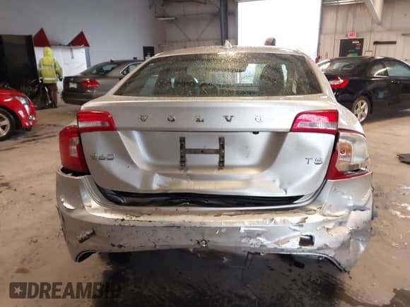 2016 Volvo S60 T5 Drive-E Premier z VIN YV126MFK7G2409287, wystawiony jako IAAI lot #42359026 z przebiegiem 51 495 mil mil oraz . Historia ofert i sprzedaży dostępna na DreamBid. Obrazek 16.