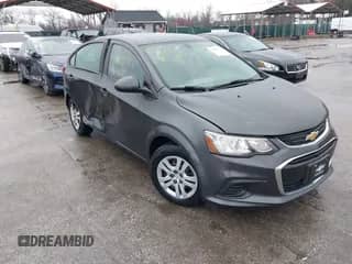 2018 Chevrolet Sonic LS с VIN 1G1JB5SG8J4114322, выставлен на аукционе IAAI как лот 41810179 с пробегом 74 797 миль миль и . История ставок и продаж доступна на DreamBid. Изображение 1.