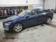 2014 Volvo S60 T5 z VIN YV1612FH8E1287504, wystawiony jako Copart lot #84885115 z przebiegiem 106 068 mil mil oraz Czysty tytuł • Clean title. Historia ofert i sprzedaży dostępna na DreamBid. Obrazek 1.