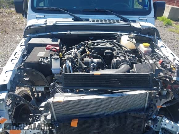 2022 Jeep Wrangler Unlimited Sport S z VIN 1C4HJXDG5NW254016, wystawiony jako IAAI lot #42214730 z przebiegiem 42 003 mil mil oraz . Historia ofert i sprzedaży dostępna na DreamBid. Obrazek 10.