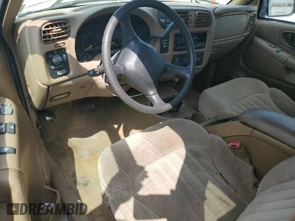 2000 Chevrolet S-10 LS z VIN 1GCDT19W0YK211706, wystawiony jako Copart lot #69227405 z przebiegiem 156 404 mil mil oraz Szkoda całkowita • Salvage title. Historia ofert i sprzedaży dostępna na DreamBid. Obrazek 8.