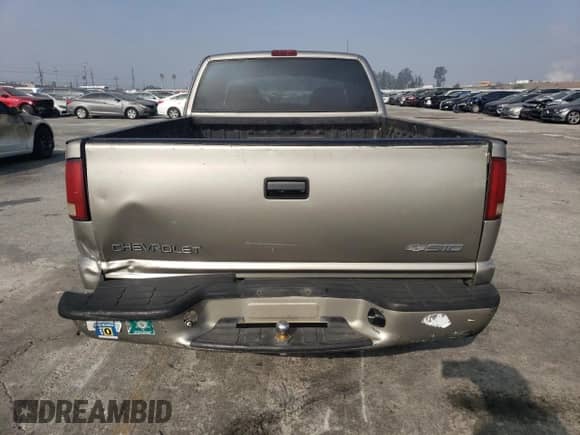 2003 Chevrolet S-10 Fleet z VIN 1GCCS19X438105269, wystawiony jako Copart lot #81294134 z przebiegiem 205 523 mil mil oraz Szkoda całkowita • Salvage title. Historia ofert i sprzedaży dostępna na DreamBid. Obrazek 6.