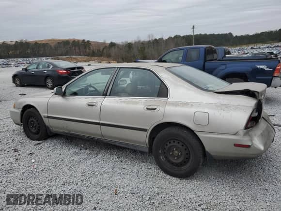 1996 Honda Accord with VIN 1HGCE6647TA010021, listed as a Copart auction lot 86294974 with 162,400 mi miles and Salvage title. Bid and sale history available at DreamBid. Image 2.