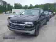 2000 Chevrolet Silverado 1500 z VIN 1GCEC14T7YZ313576, wystawiony jako IAAI lot #42131120 z przebiegiem 305 082 mil mil oraz . Historia ofert i sprzedaży dostępna na DreamBid. Obrazek 2.