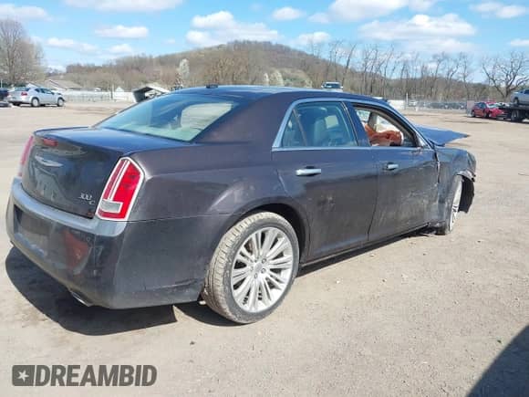 2012 Chrysler 300 C Luxury Series с VIN 2C3CCAPT3CH253909, выставлен на аукционе IAAI как лот 41990734 с пробегом 95 881 миль миль и . История ставок и продаж доступна на DreamBid. Изображение 4.