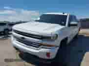 2017 Chevrolet Silverado 1500 LT z VIN 3GCUKREC3HG370434, wystawiony jako IAAI lot #42820134 z przebiegiem 153 856 mil mil oraz . Historia ofert i sprzedaży dostępna na DreamBid. Obrazek 17.
