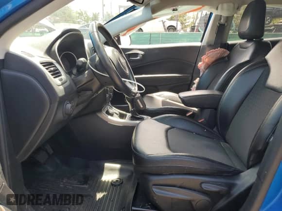 2019 Jeep Compass Latitude с VIN 3C4NJDBB0KT723507, выставлен на аукционе Copart как лот 63998115 с пробегом 76 648 миль миль и Списание • Salvage title. История ставок и продаж доступна на DreamBid. Изображение 7.