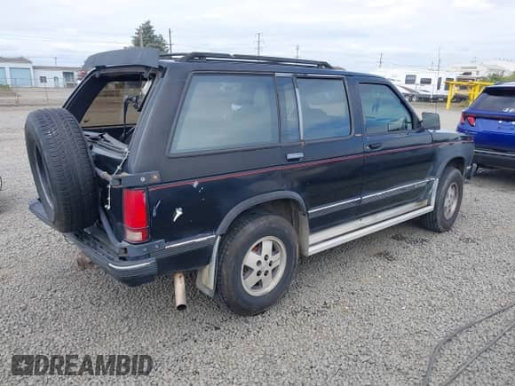 1992 Chevrolet Blazer z VIN 1GNDT13W4N2177782, wystawiony jako IAAI lot #42766017 z przebiegiem 165 544 mil mil oraz . Historia ofert i sprzedaży dostępna na DreamBid. Obrazek 4.