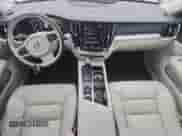 2020 Volvo S60 Momentum z VIN 7JRA22TK9LG035558, wystawiony jako Copart lot #89855885 z przebiegiem 52 426 mil mil oraz Szkoda całkowita • Salvage title. Historia ofert i sprzedaży dostępna na DreamBid. Obrazek 8.