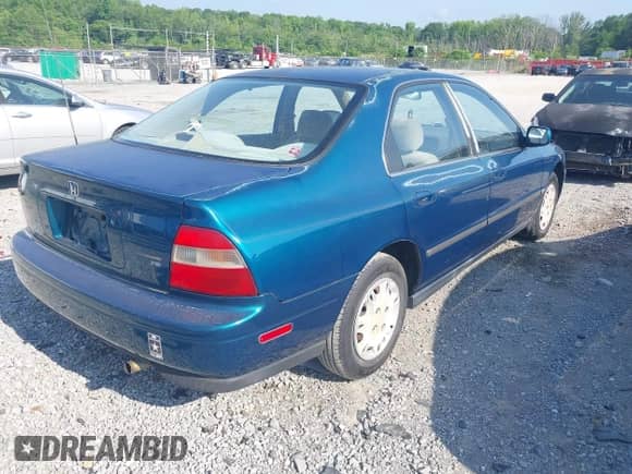 1995 Honda Accord LX с VIN 1HGCD5639SA112648, выставлен на аукционе IAAI как лот 42438947 с пробегом 228 038 миль миль и . История ставок и продаж доступна на DreamBid. Изображение 4.
