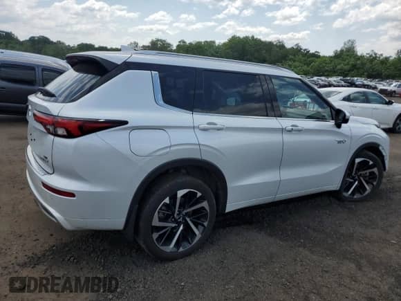 2024 Mitsubishi Outlander SEL with VIN JA4T5WA91RZ013342, listed as a Copart auction lot 61226515 with Not provided miles and Salvage title. Bid and sale history available at DreamBid. Image 3.