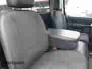 2002 Dodge 1500 z VIN 1D7HA16N22J211986, wystawiony jako IAAI lot #41928194 z przebiegiem 150 356 mil mil oraz . Historia ofert i sprzedaży dostępna na DreamBid. Obrazek 8.