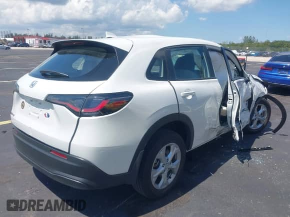 2025 Honda HR-V LX с VIN 3CZRZ1H35SM703783, выставлен на аукционе IAAI как лот 42860201 с пробегом Не указан миль и . История ставок и продаж доступна на DreamBid. Изображение 4.