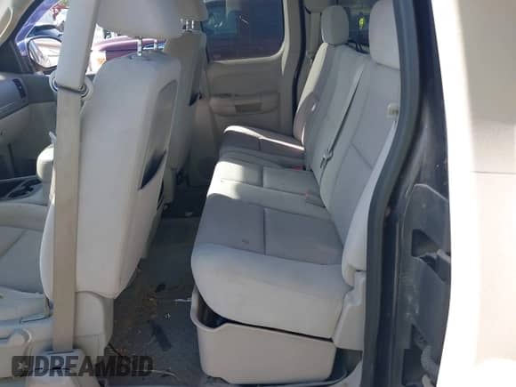 2007 GMC Sierra 1500 SLE2 z VIN 2GTEK19J871580825, wystawiony jako IAAI lot #42586800 z przebiegiem Nie podano mil oraz . Historia ofert i sprzedaży dostępna na DreamBid. Obrazek 8.
