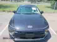 2024 Hyundai Sonata SEL z VIN KMHL64JA8RA421350, wystawiony jako IAAI lot #43004591 z przebiegiem 9 821 mil mil oraz . Historia ofert i sprzedaży dostępna na DreamBid. Obrazek 6.