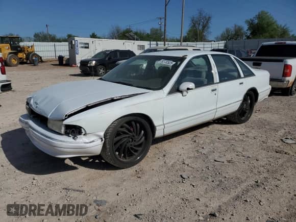 1994 Chevrolet Caprice с VIN 1G1BN52WXRR112699, выставлен на аукционе Copart как лот 52732625 с пробегом 154 047 миль миль и Списание • Salvage title. История ставок и продаж доступна на DreamBid. Изображение 1.