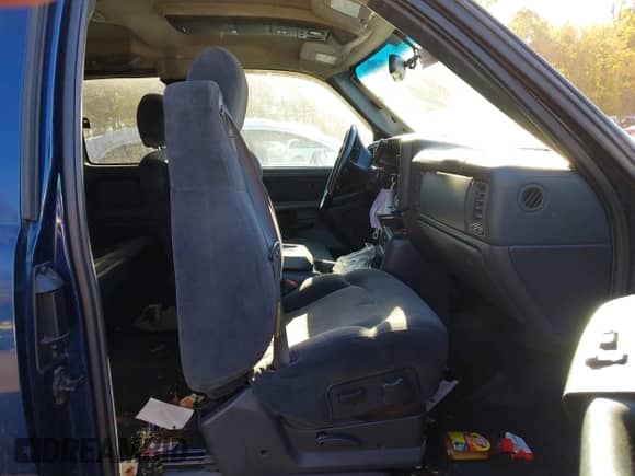2001 Chevrolet Silverado 1500 LS z VIN 1GCEK19T71E198566, wystawiony jako IAAI lot #43500423 z przebiegiem 236 813 mil mil oraz . Historia ofert i sprzedaży dostępna na DreamBid. Obrazek 5.