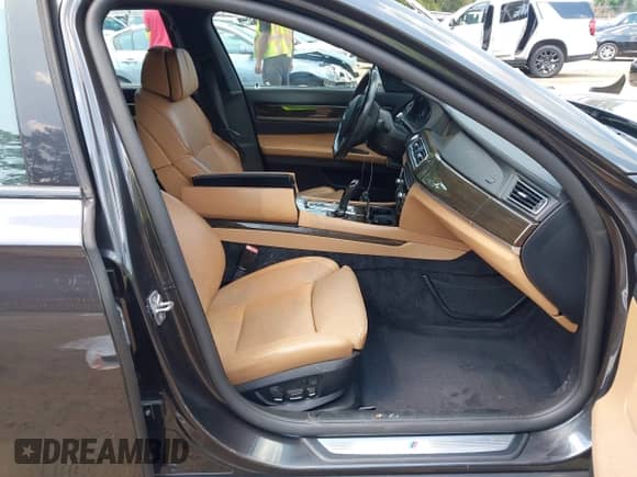 2011 BMW 7 Series 750i с VIN WBAKA8C58BCY37251, выставлен на аукционе IAAI как лот 42987262 с пробегом 56 026 миль миль и . История ставок и продаж доступна на DreamBid. Изображение 5.