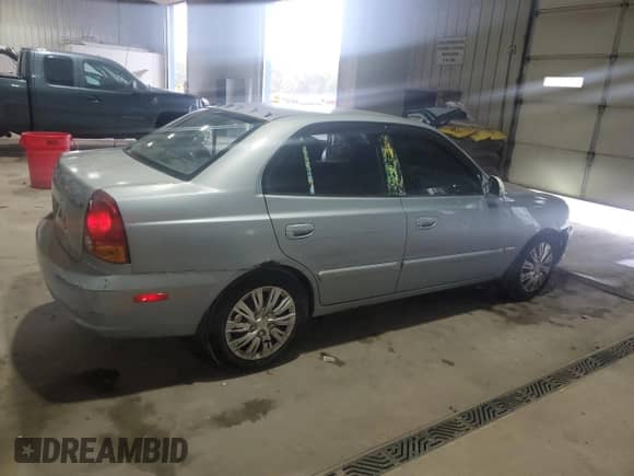 2005 Hyundai Accent GLS z VIN KMHCG45C65U662633, wystawiony jako Copart lot #86432595 z przebiegiem 221 608 mil mil oraz Szkoda całkowita • Salvage title. Historia ofert i sprzedaży dostępna na DreamBid. Obrazek 3.