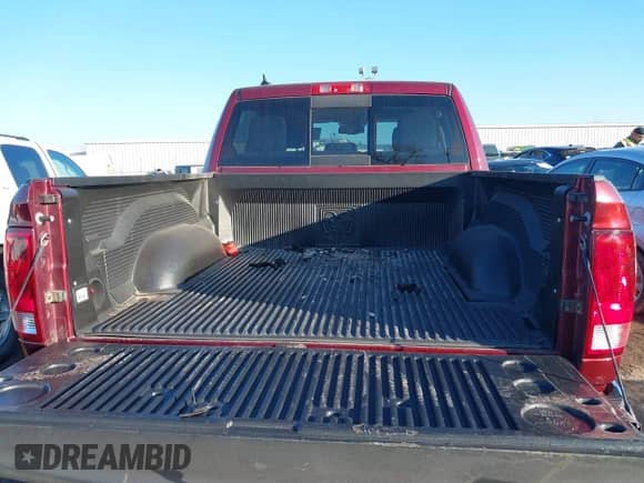 2017 Ram 1500 Big Horn z VIN 1C6RR6LT7HS657939, wystawiony jako IAAI lot #41235870 z przebiegiem 129 016 mil mil oraz . Historia ofert i sprzedaży dostępna na DreamBid. Obrazek 16.