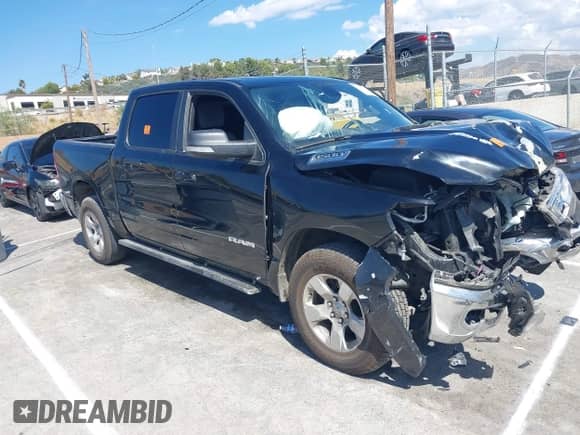 2021 Ram 1500 Big Horn z VIN 1C6SRFFT3MN643641, wystawiony jako IAAI lot #43241538 z przebiegiem 106 164 mil mil oraz . Historia ofert i sprzedaży dostępna na DreamBid. Obrazek 1.