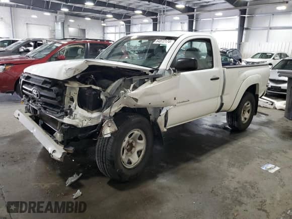 2007 Toyota Tacoma PreRunner z VIN 5TENX62N27Z450692, wystawiony jako Copart lot #64872174 z przebiegiem 118 810 mil mil oraz Szkoda całkowita • Salvage title. Historia ofert i sprzedaży dostępna na DreamBid. Obrazek 1.
