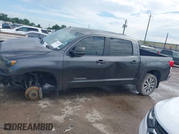 2013 Toyota Tundra с VIN 5TFEM5F12DX059359, выставлен на аукционе IAAI как лот 42451101 с пробегом 236 522 миль миль и . История ставок и продаж доступна на DreamBid. Изображение 14.