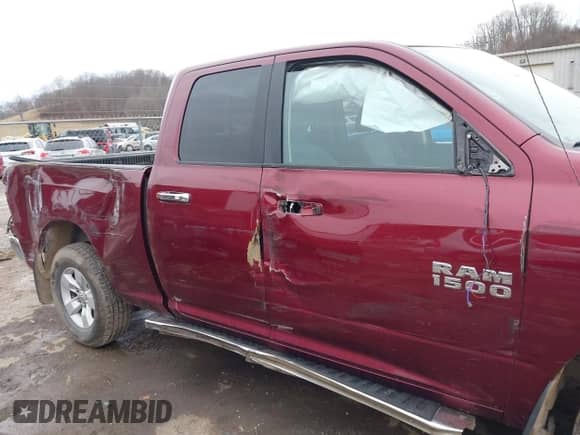 2018 Ram 1500 Big Horn z VIN 1C6RR7GG7JS319692, wystawiony jako IAAI lot #41486502 z przebiegiem 98 635 mil mil oraz . Historia ofert i sprzedaży dostępna na DreamBid. Obrazek 21.