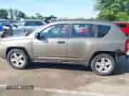 2008 Jeep Compass Sport с VIN 1J8FT47068D635994, выставлен на аукционе IAAI как лот 42392737 с пробегом 169 436 миль миль и . История ставок и продаж доступна на DreamBid. Изображение 14.