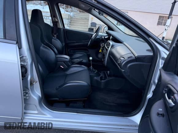 2005 Dodge Neon SRT-4 z VIN 1B3ES66S15D125098, wystawiony jako Copart lot #44760125 z przebiegiem 95 902 mil mil oraz Czysty tytuł • Clean title. Historia ofert i sprzedaży dostępna na DreamBid. Obrazek 5.