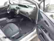 2017 Toyota Prius Two z VIN JTDKBRFU5H3550919, wystawiony jako IAAI lot #43525414 z przebiegiem 15 094 mil mil oraz . Historia ofert i sprzedaży dostępna na DreamBid. Obrazek 5.