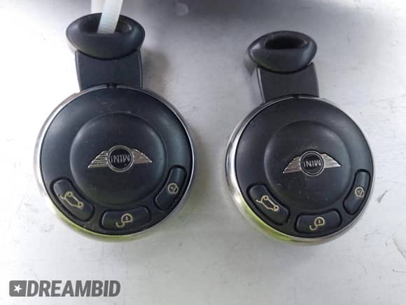 2012 MINI Hardtop with VIN WMWSU3C54CT260293, listed as a IAAI auction lot 42525275 with 132,791 mi miles and . Bid and sale history available at DreamBid. Image 11.