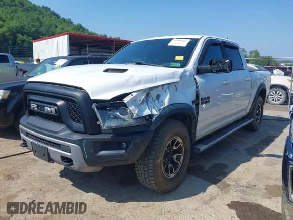 2017 Ram 1500 Rebel z VIN 1C6RR7YT7HS595604, wystawiony jako IAAI lot #42568201 z przebiegiem 130 071 mil mil oraz . Historia ofert i sprzedaży dostępna na DreamBid. Obrazek 2.