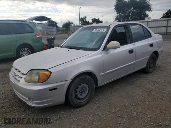 2005 Hyundai Accent GLS z VIN KMHCG45C25U604342, wystawiony jako Copart lot #85380125 z przebiegiem 165 690 mil mil oraz Czysty tytuł • Clean title. Historia ofert i sprzedaży dostępna na DreamBid. Obrazek 1.