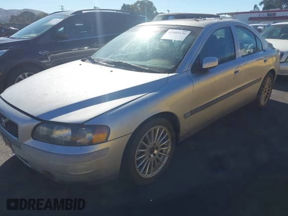 2004 Volvo S60 с VIN YV1RS59V242388043, выставлен на аукционе IAAI как лот 43505136 с пробегом 176 188 миль миль и . История ставок и продаж доступна на DreamBid. Изображение 2.