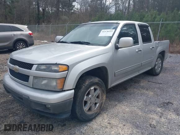 2010 Chevrolet Colorado 1LT z VIN 1GCDSCDE7A8143405, wystawiony jako IAAI lot #41578223 z przebiegiem 158 886 mil mil oraz . Historia ofert i sprzedaży dostępna na DreamBid. Obrazek 2.