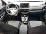2022 Hyundai Kona SE z VIN KM8K2CAB9NU795713, wystawiony jako Copart lot #58092445 z przebiegiem 16 576 mil mil oraz Szkoda całkowita • Salvage title. Historia ofert i sprzedaży dostępna na DreamBid. Obrazek 8.