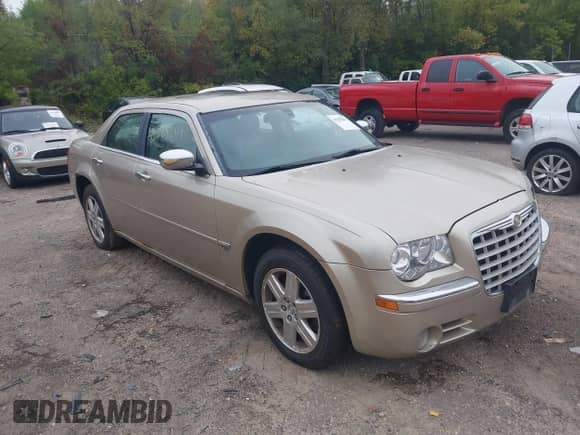 2006 Chrysler 300 C with VIN 2C3KK63H56H339952, listed as a IAAI auction lot 43287814 with 177,892 mi miles and . Bid and sale history available at DreamBid. Image 1.